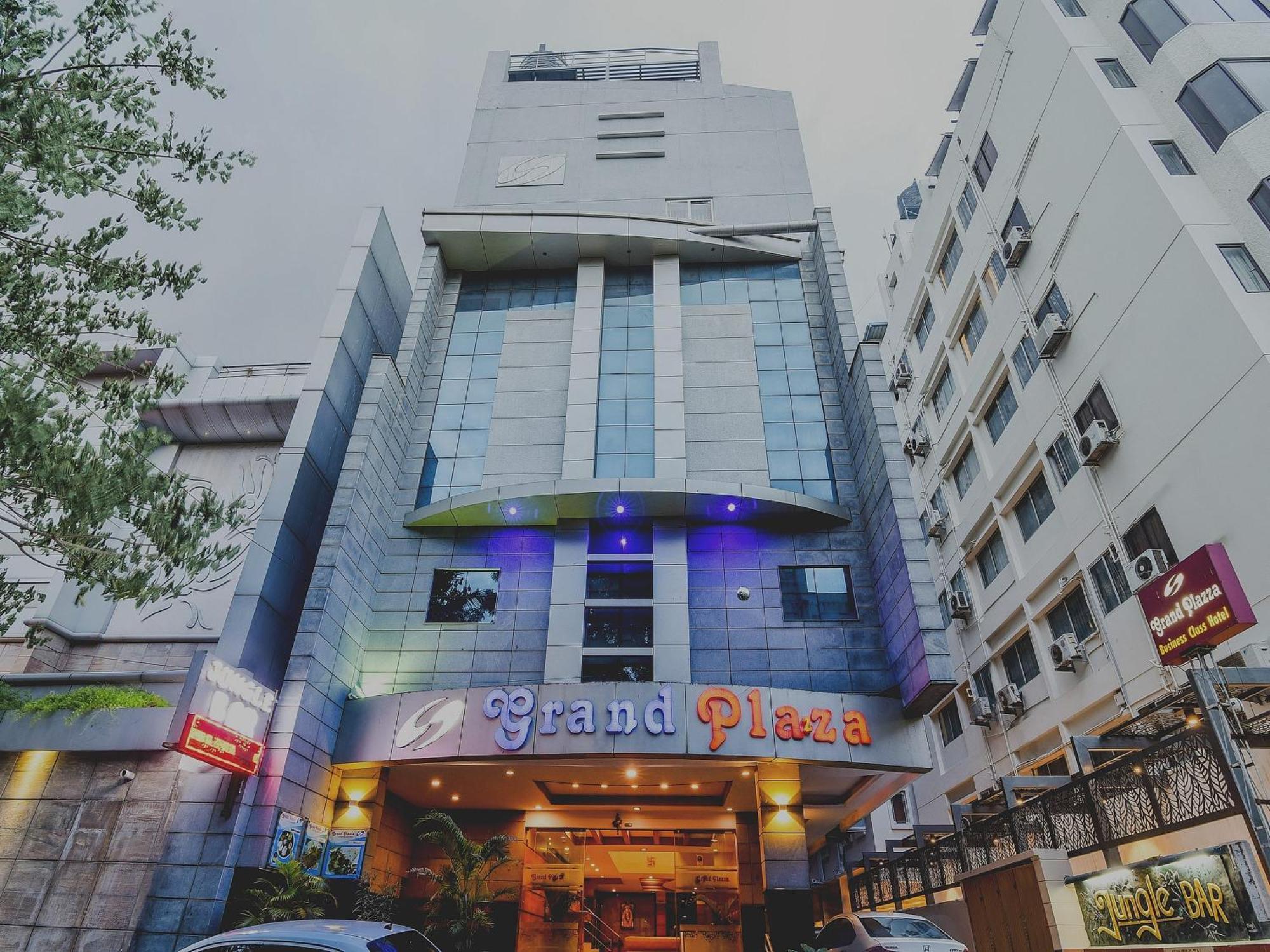 Hotel Super Capital O Grand Plaza Kójamputtúr Exteriér fotografie